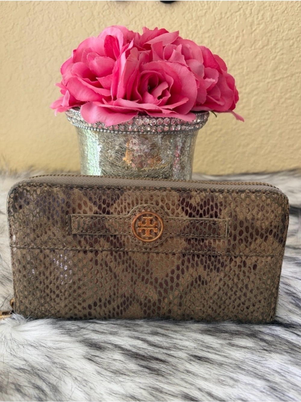 TORY BURCH EUC PYTHON EMBOSSED LARGE ZIP WALLET